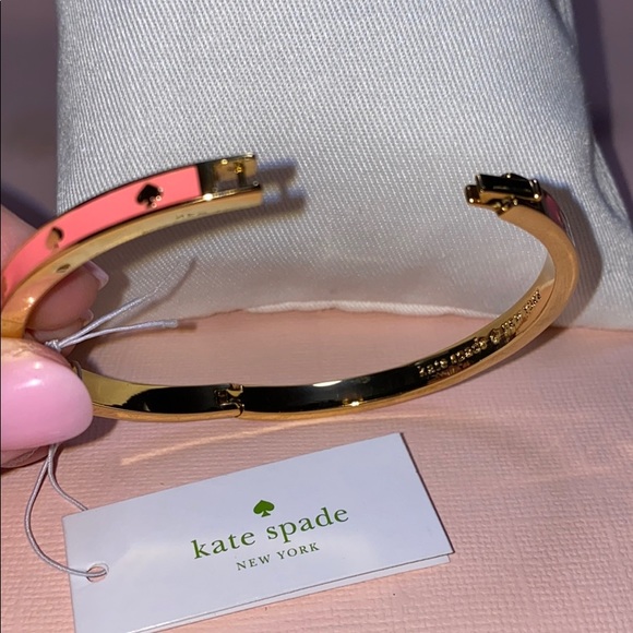 COPY - Kate Spade Spot The Spade Gold Bangle Bracelet NWT - Picture 3 of 3